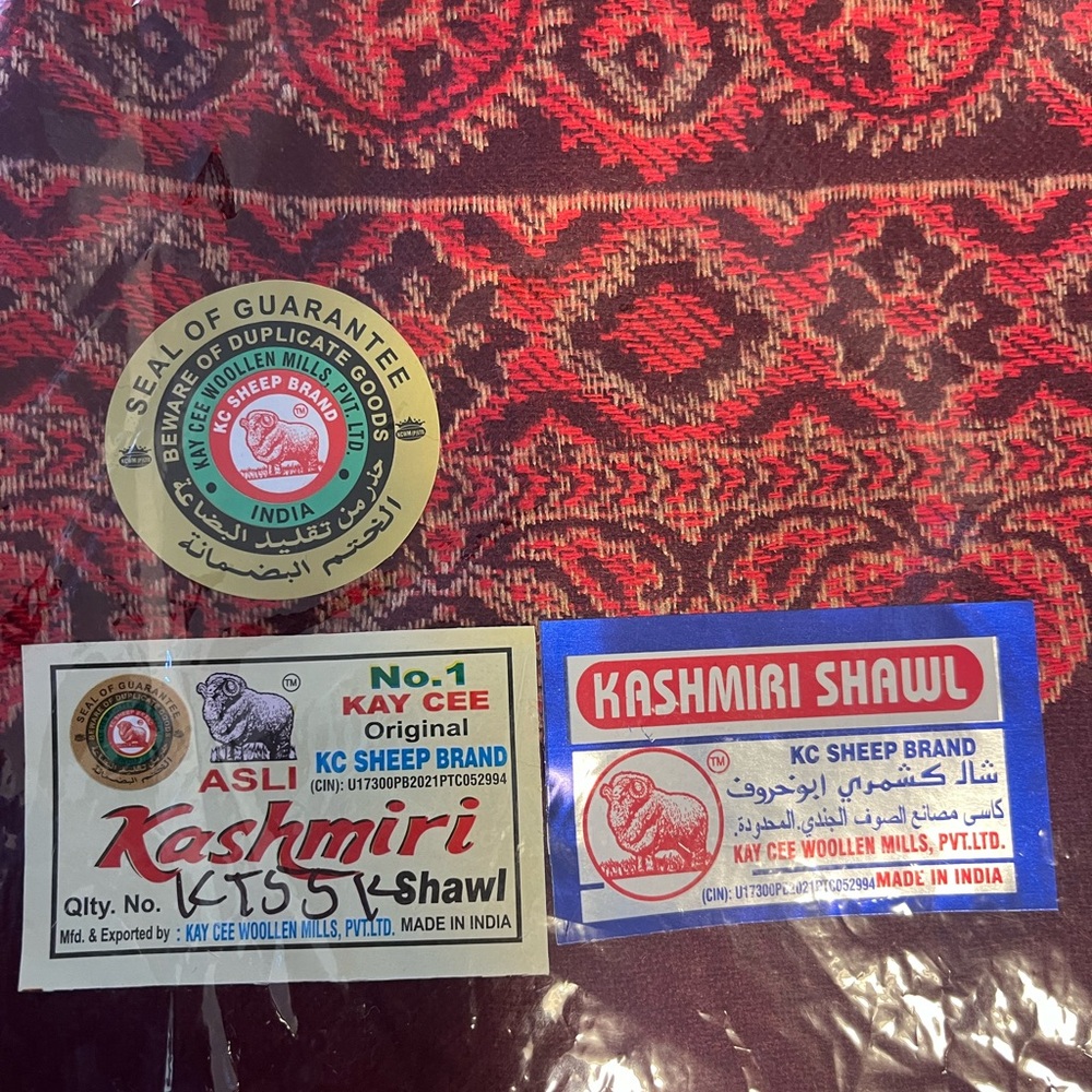 Genuine Kashmiri Shawl with Red and Gold Patterns - Picture 2 of 5